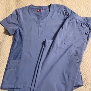 Urbane performance scrub set